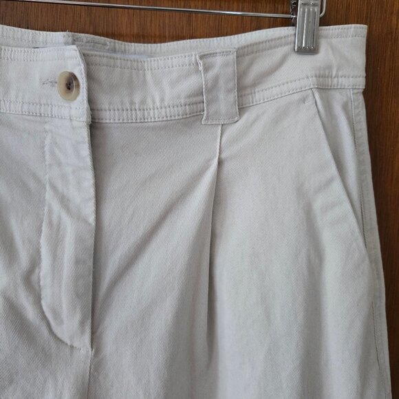 Old Navy Extra High-Waisted Barrel Wide-Leg Pants in Off-white, 12 - Picture 2 of 7